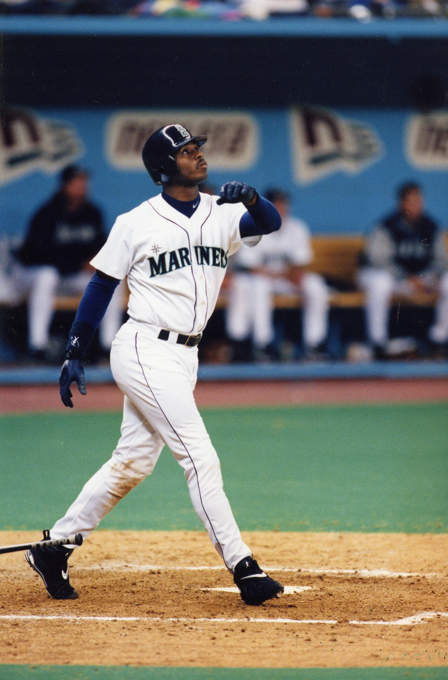 Griffey stars in debut for Mariners | Baseball Hall of Fame